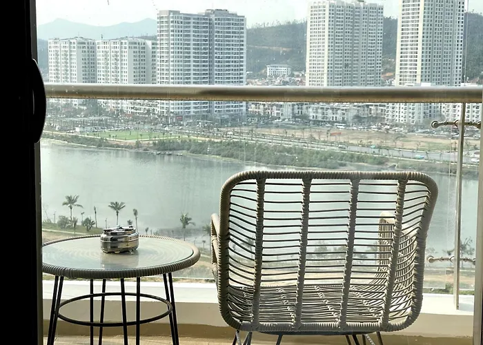 Khách sạn hẻo lánh Citadines Marina Hạ Long