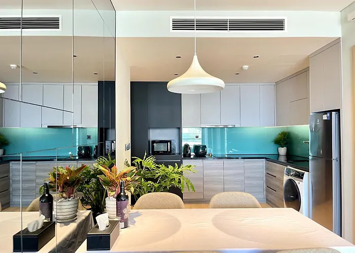 Khách sạn hẻo lánh Citadines Marina Hạ Long
