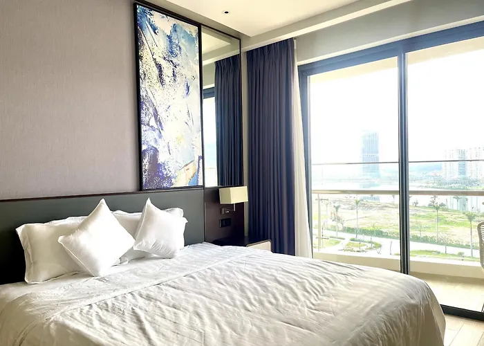 Khách sạn hẻo lánh Citadines Marina Hạ Long